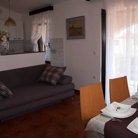 Sara Apartmán